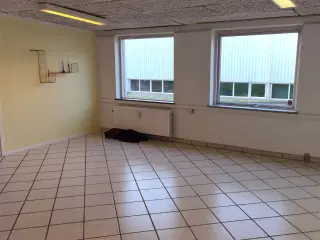 117 m² kontor & 417 m² lager