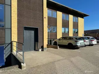 Lager / Depotrum med adgang fra elevator i Århus N