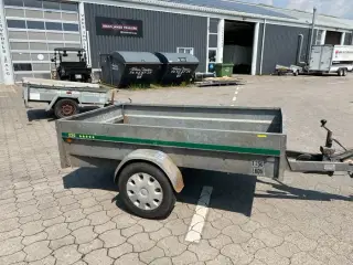 god fin lille trailer med alt i tilbenhør