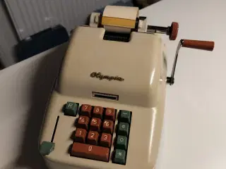 Gammel Olympia mekanisk regnemaskine