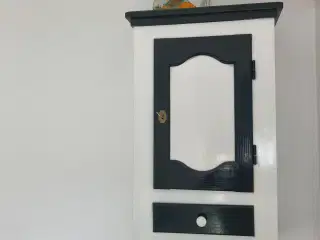 Tobaksskab/vægskab