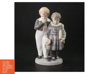 Porcelænsfigur af to børn fra Royal Copenhagen (str. H. 20,5 cm)