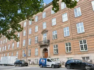 Attraktivt og charmerende kontorlejemål i lys underetage – kun 100 meter fra Østerport Station