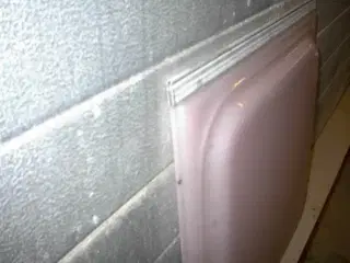   Opluklig Rude Toilet