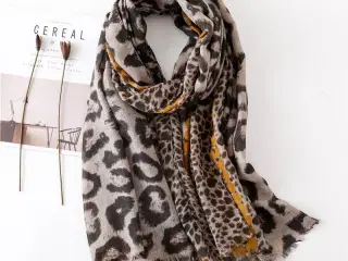 Leopard tørklæde i grå sand brun sort 