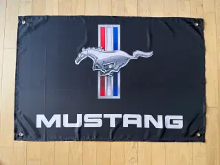 Flag med Mustang