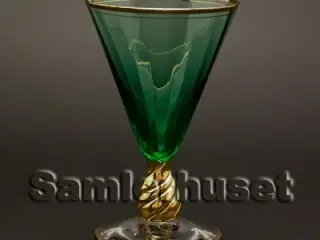 Ida m. guldkant Hvidvinsglas, grøn. H:125 mm.