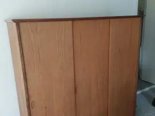Klædeskab teak