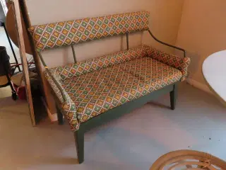 Sofa i stål, træ og stof