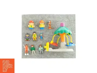 Gyngestativ og blandede figurer (str. LBH: 21x15x22 cm )
