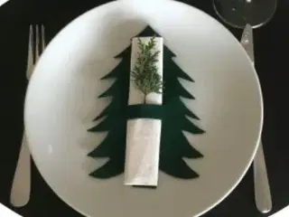 Juletræer i filt til servietter 