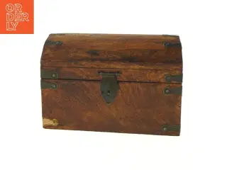 Træ kiste med metalbeslag (str. 30,5x20x19,5 cm)