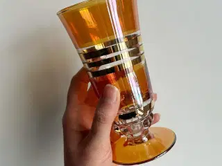 Glaspokal, orange sæbebobleeffekt