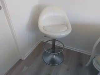 Barstol med pumpefunktion
