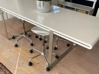 Spisebord i højglans