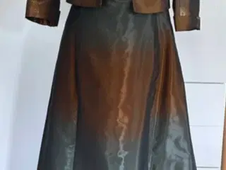 Smuk, lang kjole med kort jakke