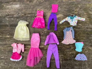 Tøj til Barbiedukken 