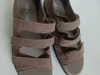 New Feet sandaler 42str