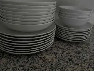 Ikea service 24 dele + 4 skåle