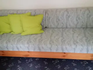 Sovesofa i fyrretræ