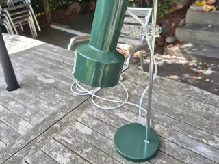 Flaskegrøn bordlampe 