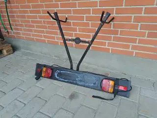 Lygtebom og cykelholder 