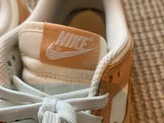 Nike Dunk Low sneakers