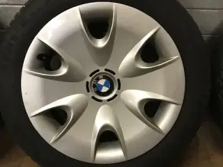 BMW 1 serie van 16" stålhjul med kapsler