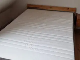 Ekstra fast skummadras 140 x 195 IKEA