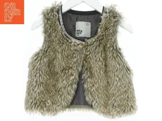 Børnevest i kunstpels fra Mads & Mette (str. 122)