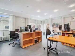 Klassisk ejendom m. fælles tagterrasse og parkering