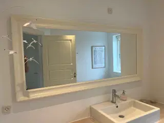 Fint spejl med ramme