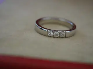 Fingerring sælges