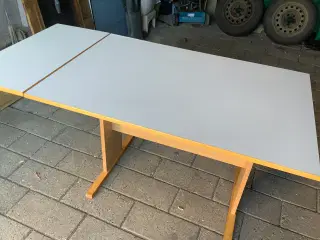 Lille spisebord med klap 