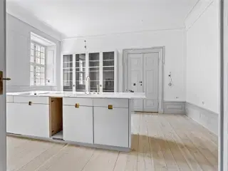 Fantastisk lejlighed i historisk ejendom, København K, København