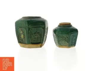 To gamle grønne kinesiske keramikkrukker med korklåg (str. 12 cm. og. 9 cm)