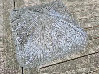 Smuk plafond med buet glasskærm