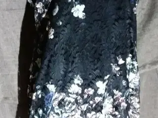 LIPSY kjole. (lipsy lace Box) Størrelse : 44