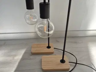 2 stk bordlamper med store pære 