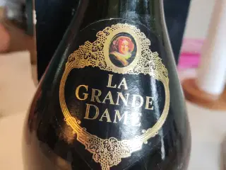 LAGRANDE DAME  Champagne