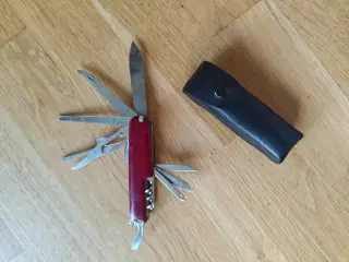 Praktisk lommekniv. med 13 værktøjer