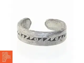 Sølvfarvet armring (str. 44 mm)