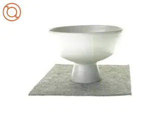 Skål på fod fra Raawii