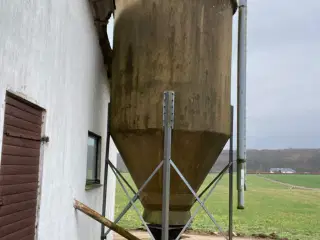 Stor silo til salg