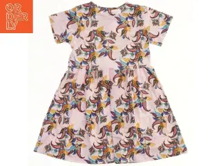 Kortærmet sommerkjole med blomstermønster fra LIBERTÉ Ami (str. 110)