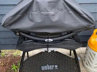 Gasgrill Weber Q2200 inkl. bord og betræk