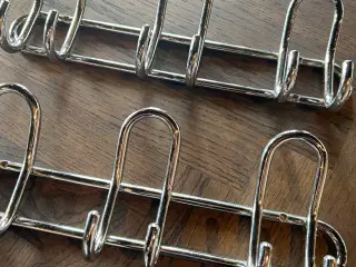 2 TUNGE krom knagerækker