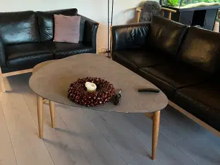 Sort klassisk sofa sæt med bøge ender.