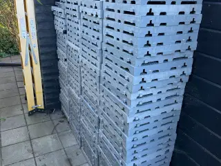 Gulvflise 40x40x5 cm. 123 Stk. + mange halve 20x40