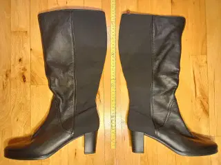 Smarte sorte støvler, str. 40,5. Mærke: Gabor